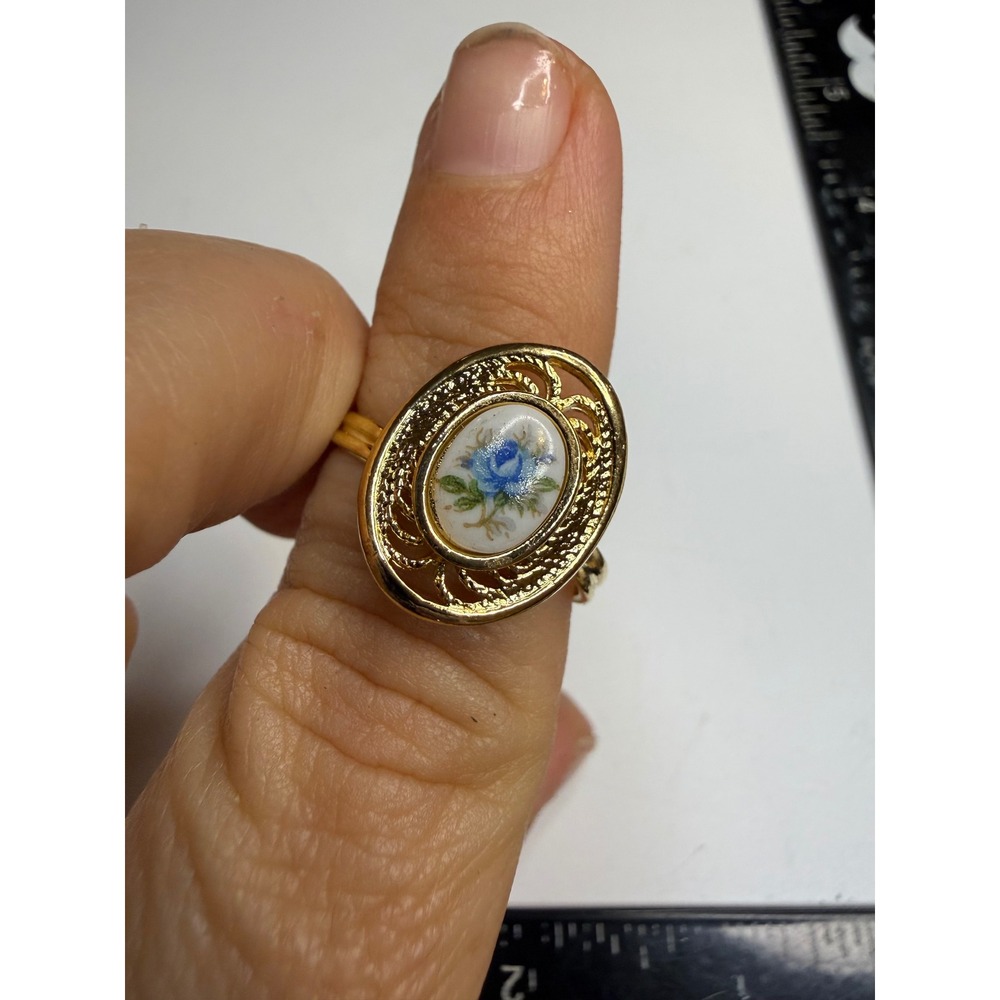 Gold Tone Blue Rose Porcelain Filigree Oval Cocktail Ring Size 6.75